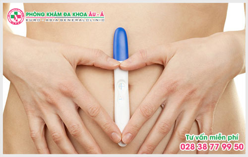 Máu kinh và máu báo có thai: cách nhận biết sớm